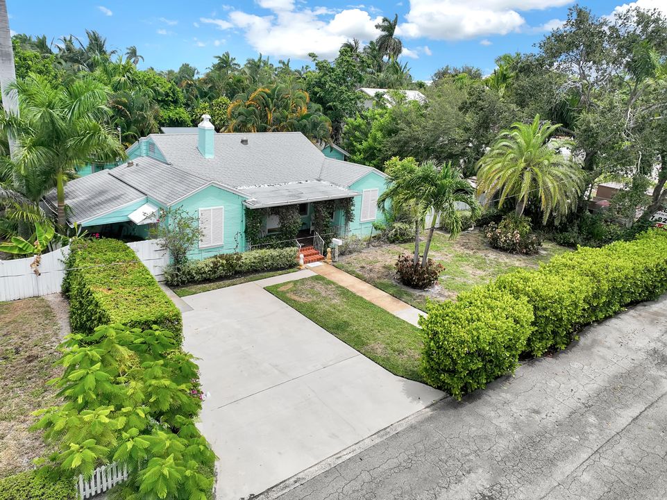 Recently Sold: $1,300,000 (4 beds, 3 baths, 1949 Square Feet)