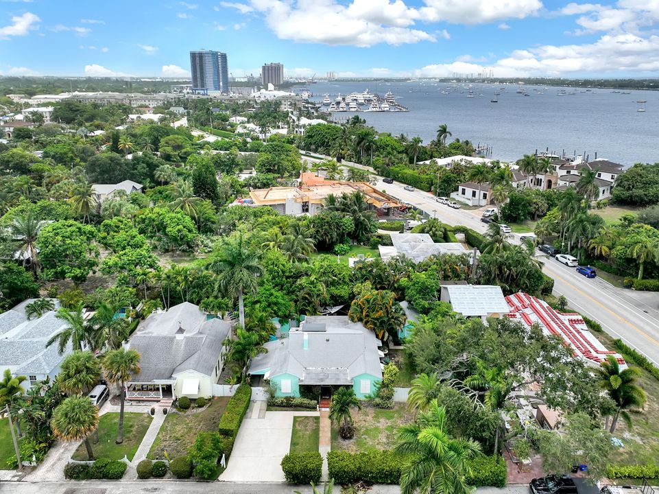 Recently Sold: $1,300,000 (4 beds, 3 baths, 1949 Square Feet)