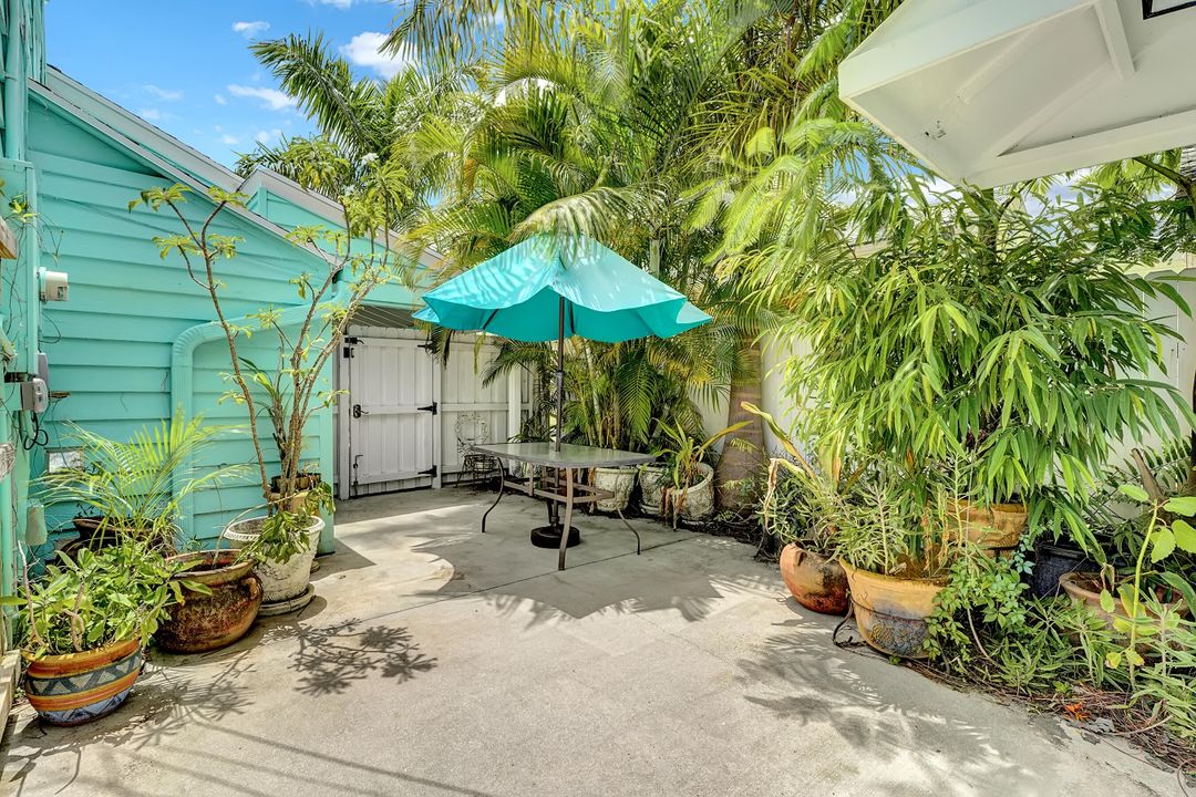 Recently Sold: $1,300,000 (4 beds, 3 baths, 1949 Square Feet)