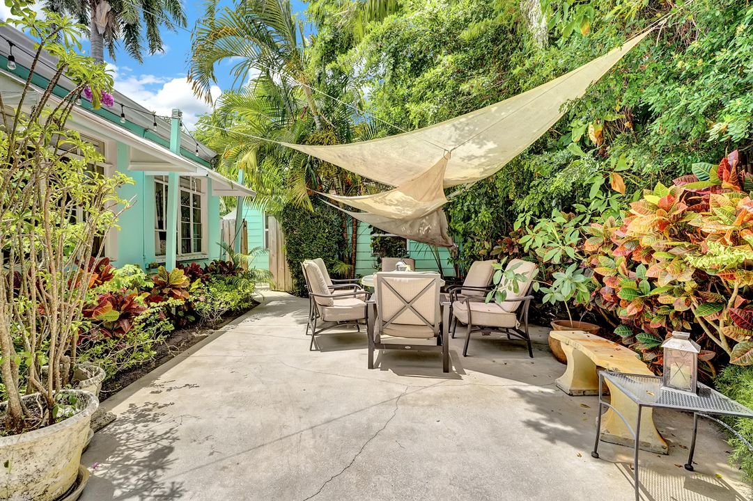 Recently Sold: $1,300,000 (4 beds, 3 baths, 1949 Square Feet)