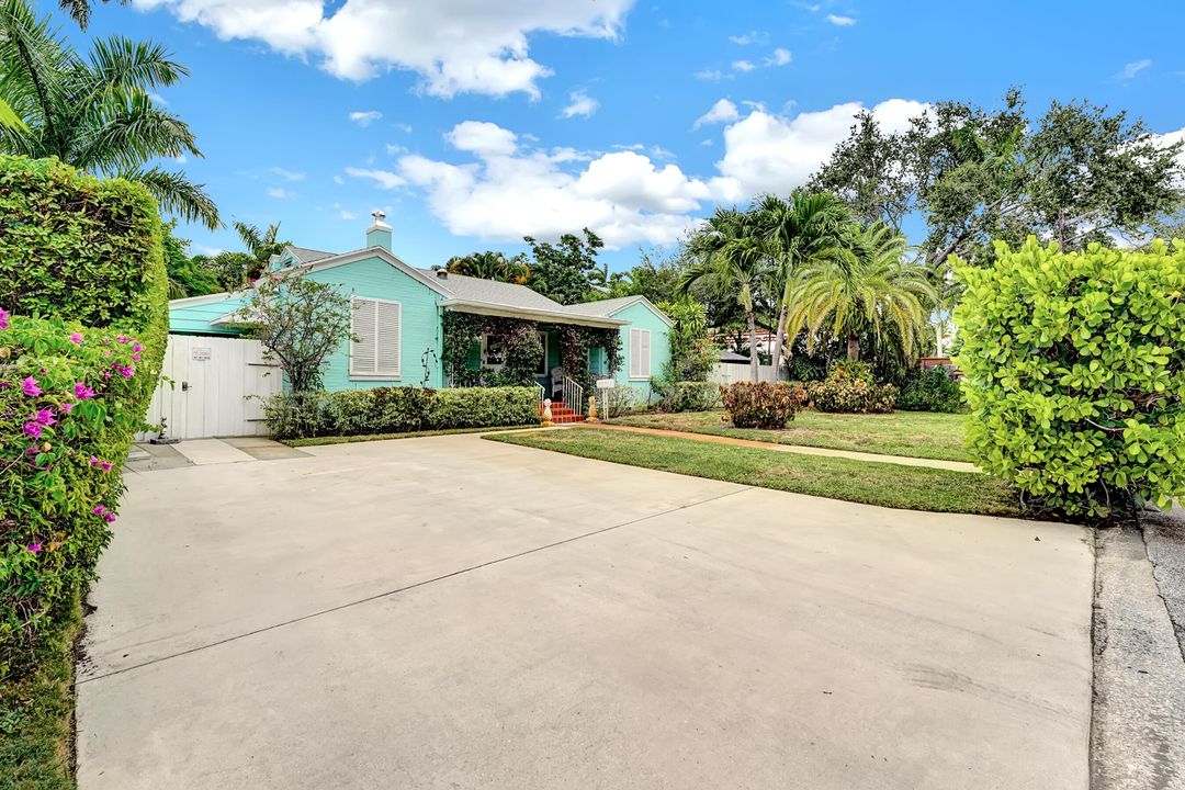 Recently Sold: $1,300,000 (4 beds, 3 baths, 1949 Square Feet)