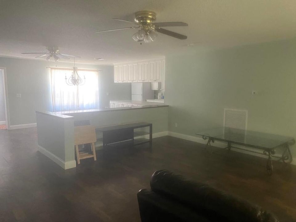 Recently Rented: $1,400 (2 beds, 1 baths, 1666 Square Feet)