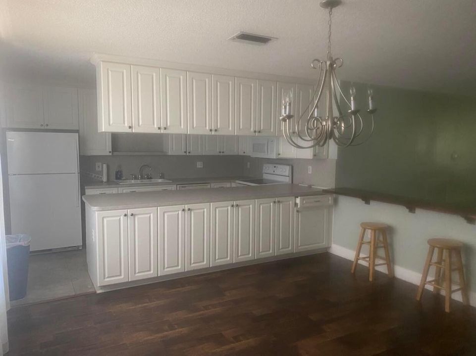 Recently Rented: $1,400 (2 beds, 1 baths, 1666 Square Feet)