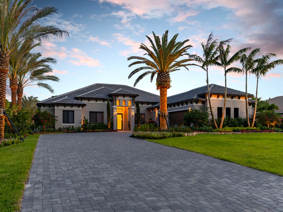 最近售出: $1,949,000 (5 贝兹, 4 浴室, 3840 平方英尺)