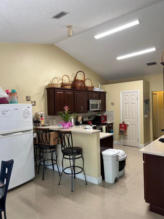 Recently Rented: $800 (1 beds, 1 baths, 2549 Square Feet)