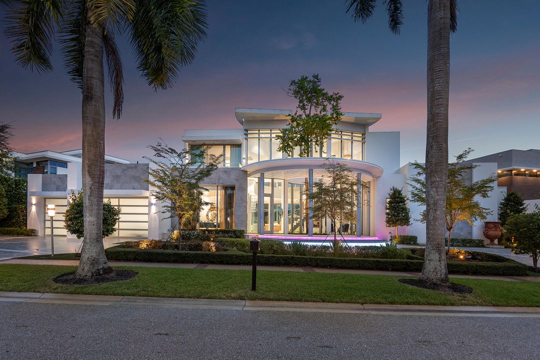 Recently Sold: $8,950,000 (5 beds, 5 baths, 7487 Square Feet)