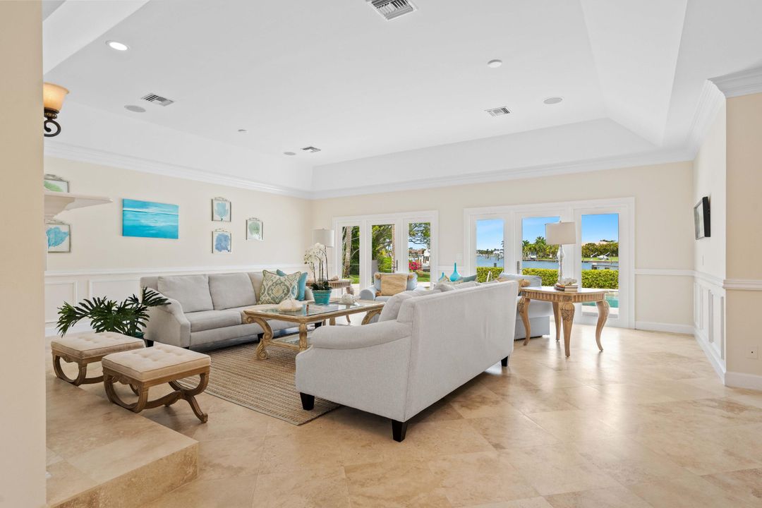 Recently Sold: $2,795,000 (3 beds, 3 baths, 3175 Square Feet)