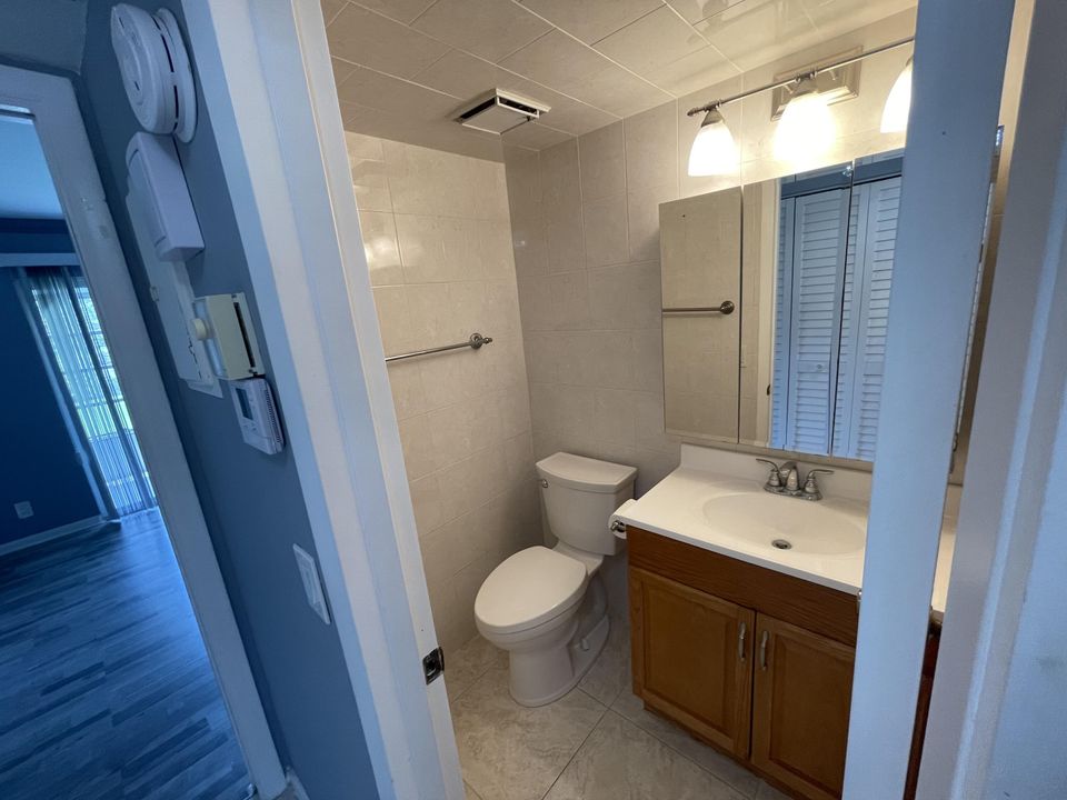 Active With Contract: $1,500 (1 beds, 1 baths, 715 Square Feet)