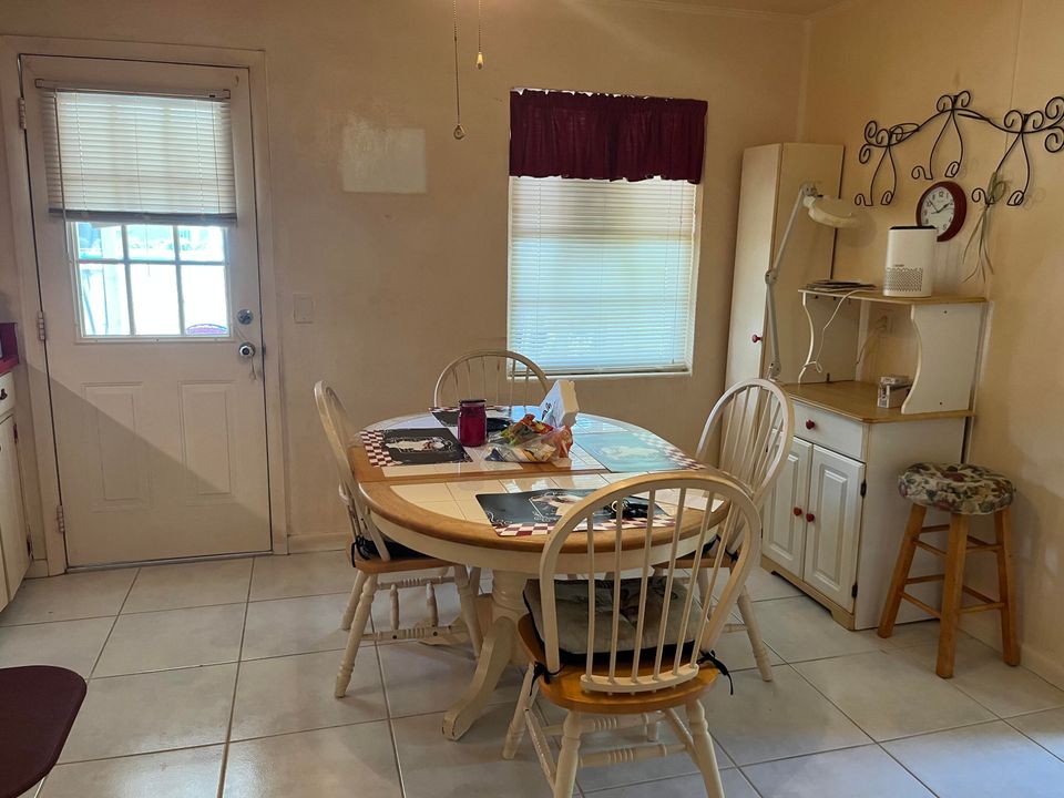 For Sale: $199,000 (2 beds, 1 baths, 1187 Square Feet)