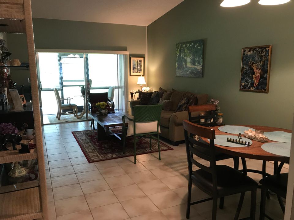 Active With Contract: $3,000 (2 beds, 2 baths, 863 Square Feet)