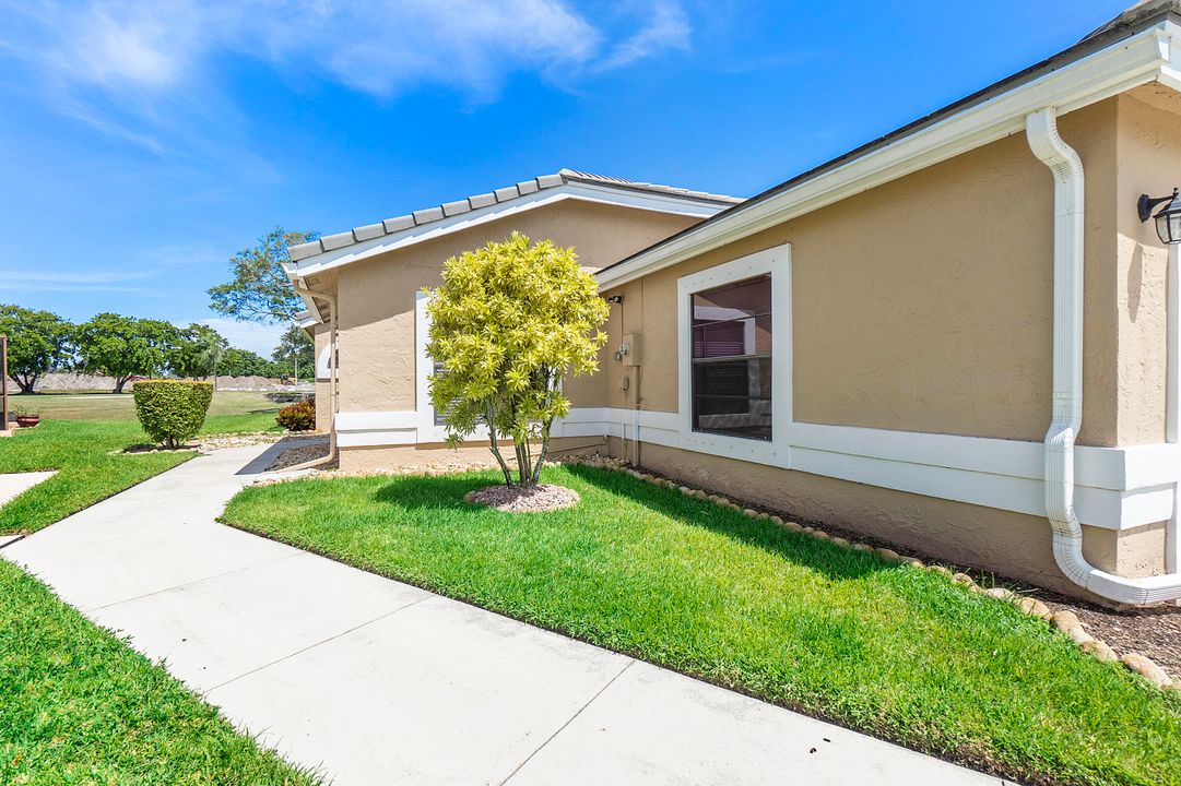 Recently Sold: $395,000 (2 beds, 2 baths, 1371 Square Feet)