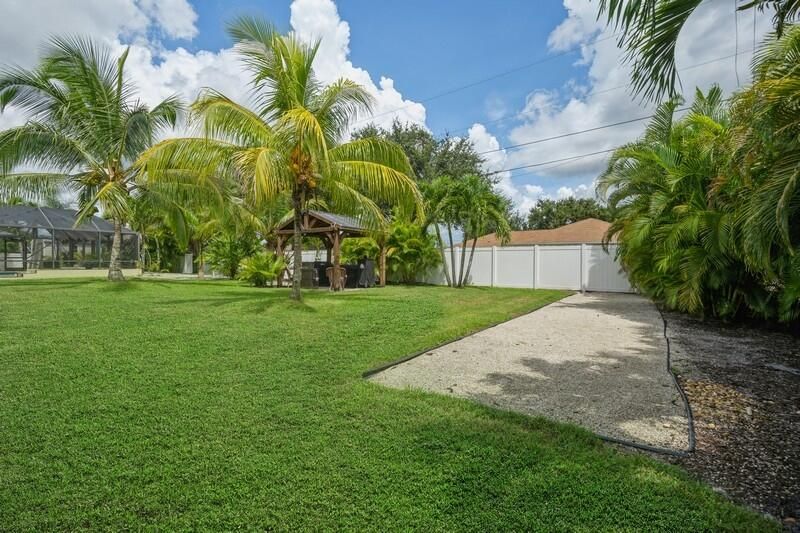 Vendido Recientemente: $599,999 (4 camas, 2 baños, 2337 Pies cuadrados)