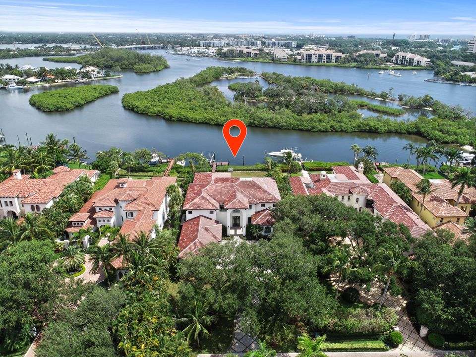 Recently Sold: $10,900,000 (5 beds, 7 baths, 6996 Square Feet)