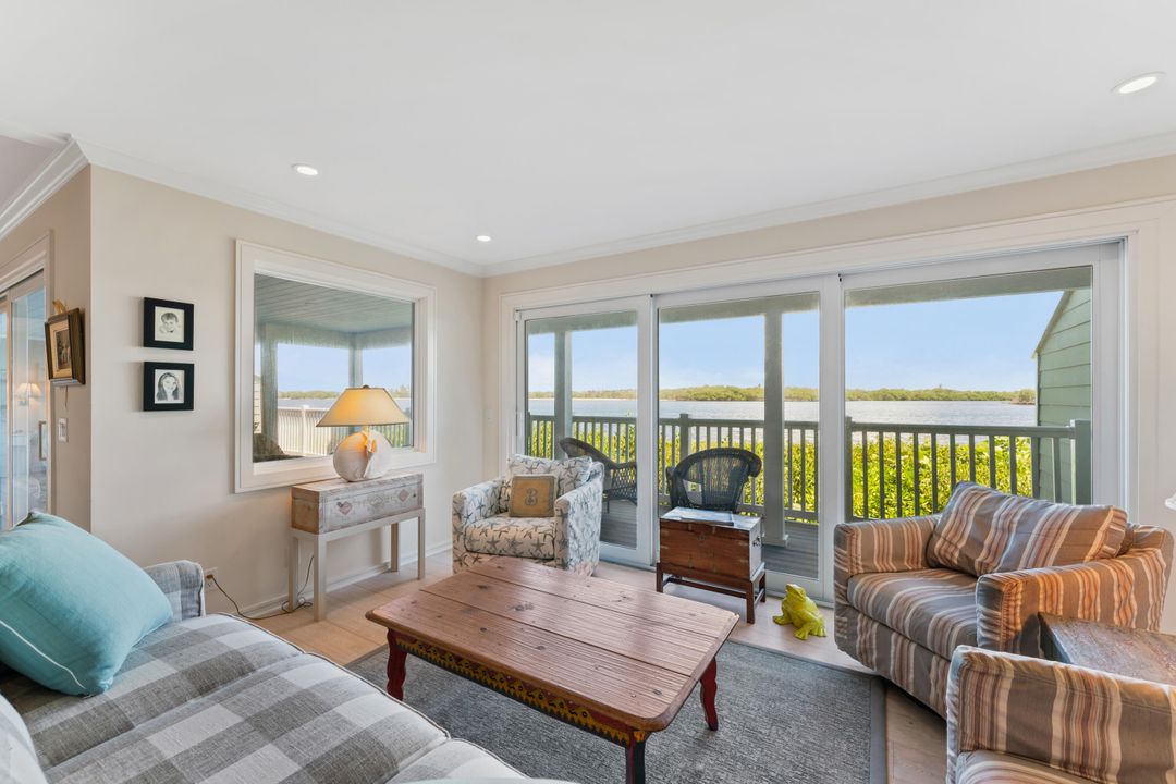 Recently Sold: $1,350,000 (3 beds, 2 baths, 2196 Square Feet)