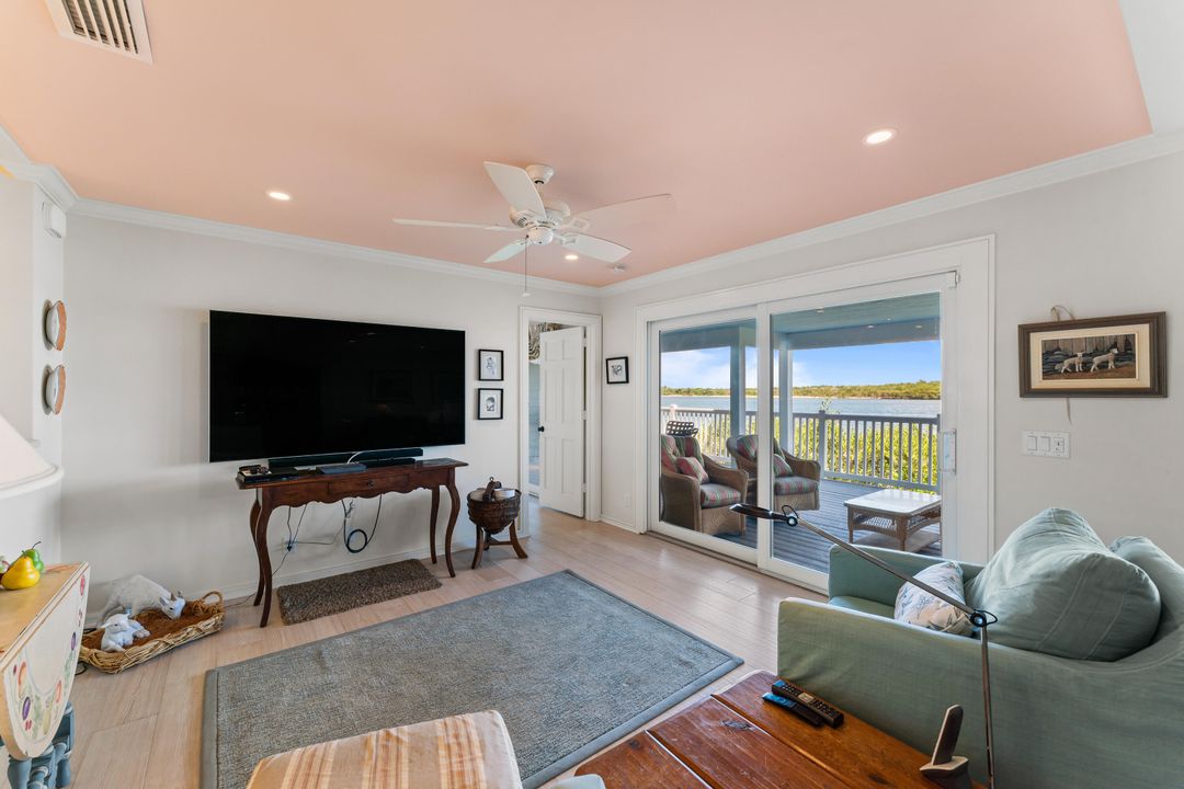 Recently Sold: $1,350,000 (3 beds, 2 baths, 2196 Square Feet)