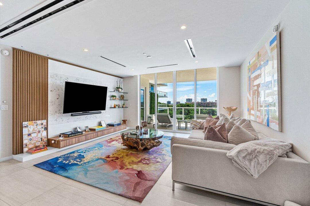 Recently Sold: $3,550,000 (2 beds, 3 baths, 2718 Square Feet)