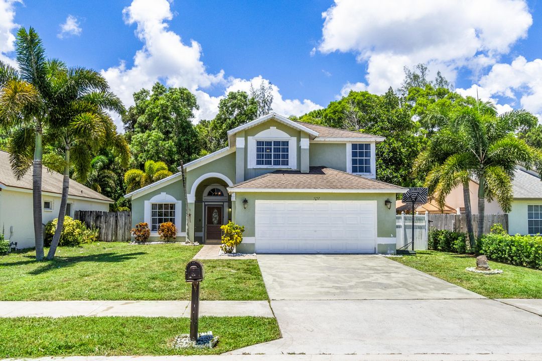 Recently Rented: $3,000 (4 beds, 2 baths, 1984 Square Feet)