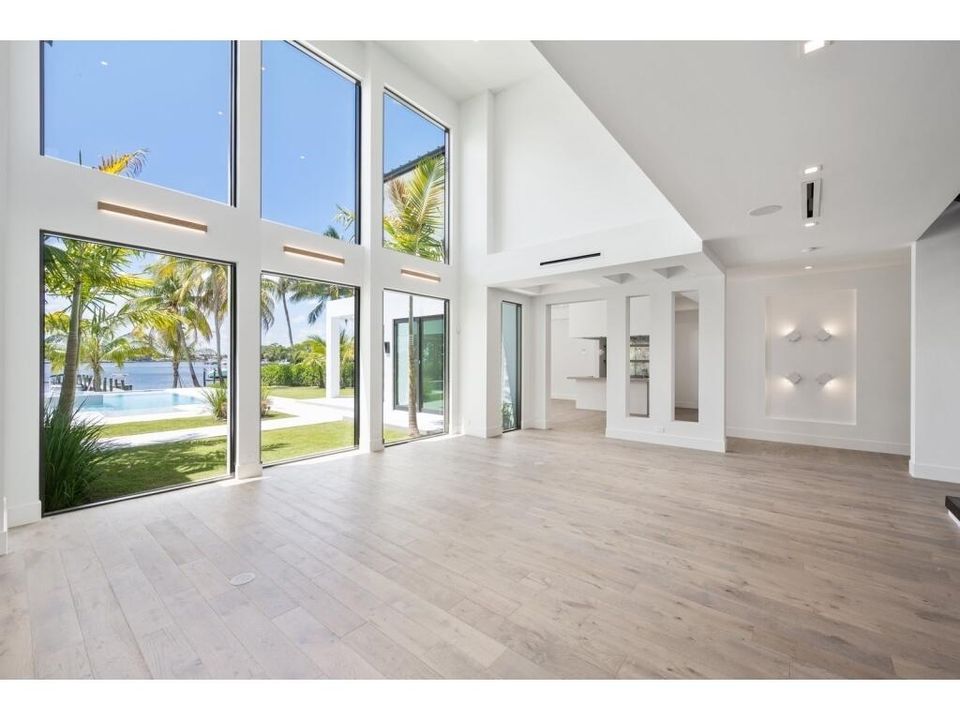Recently Sold: $13,900,000 (5 beds, 5 baths, 7593 Square Feet)
