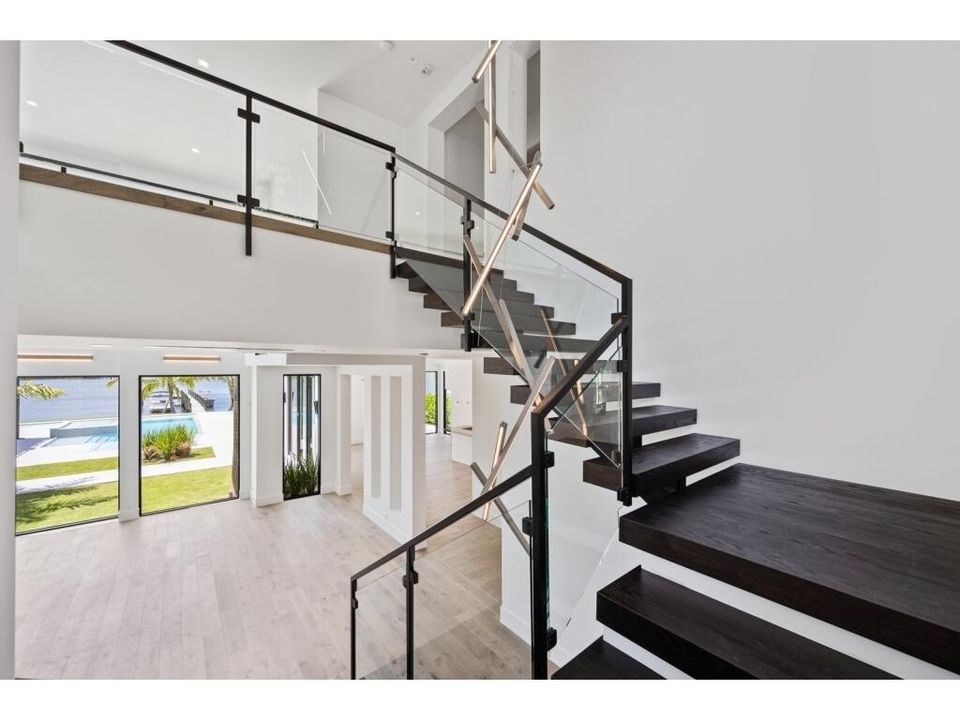 Recently Sold: $13,900,000 (5 beds, 5 baths, 7593 Square Feet)