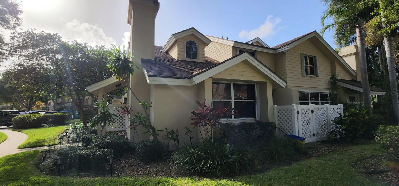 Recently Rented: $2,900 (3 beds, 2 baths, 1386 Square Feet)