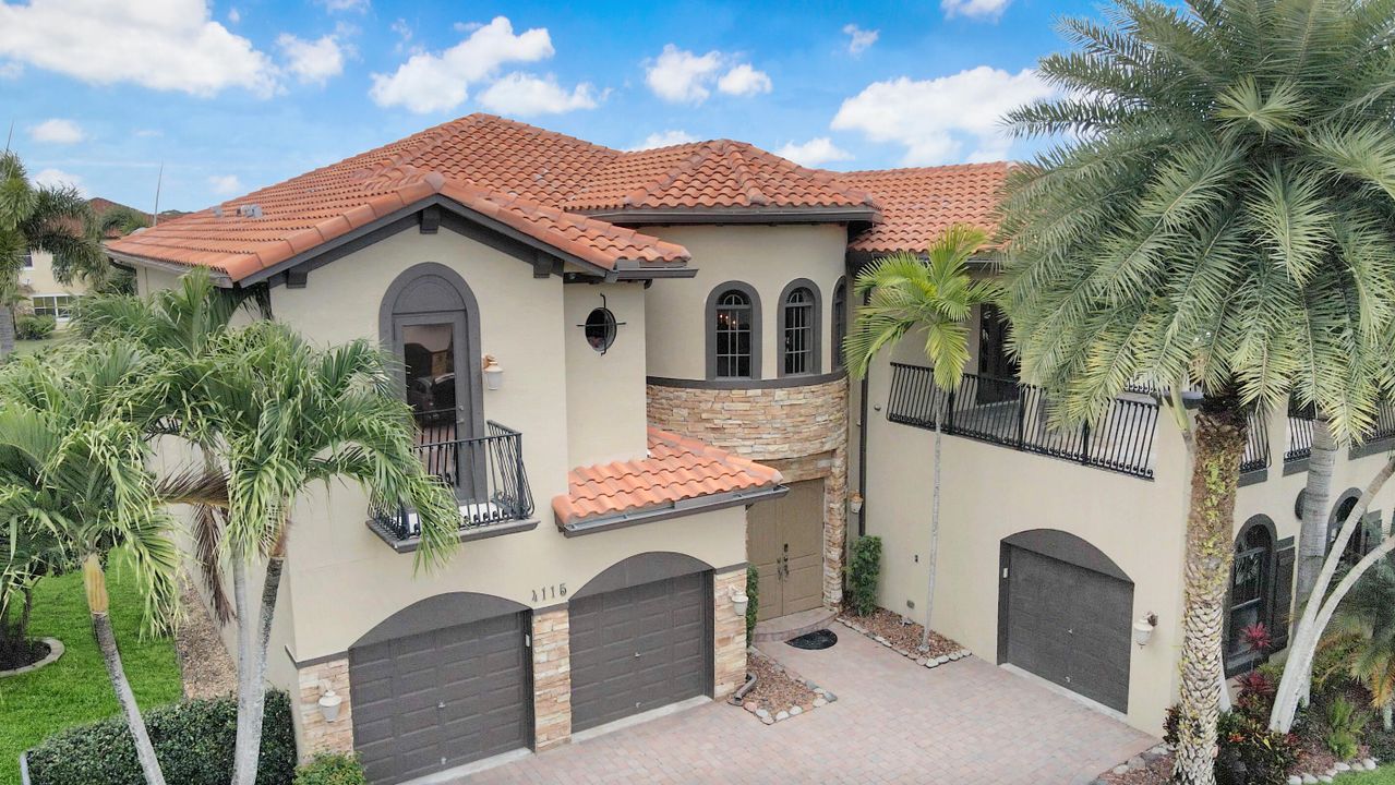 Recently Sold: $975,000 (5 beds, 4 baths, 3797 Square Feet)