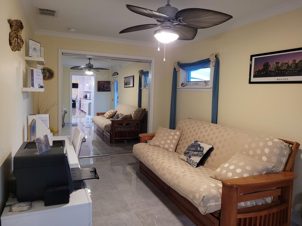 Recently Sold: $750,000 (3 beds, 2 baths, 1900 Square Feet)