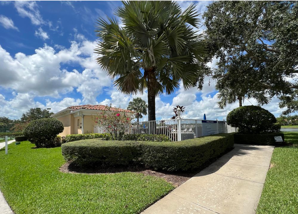 Recently Sold: $635,000 (3 beds, 3 baths, 2200 Square Feet)