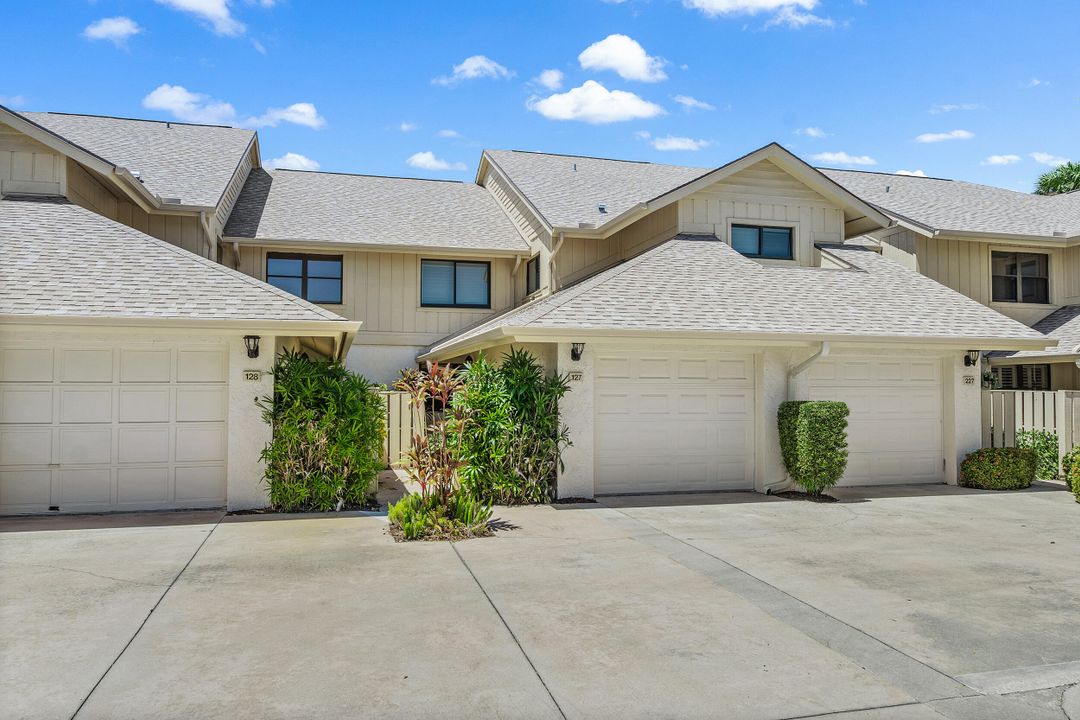 Recently Sold: $675,000 (2 beds, 2 baths, 1452 Square Feet)