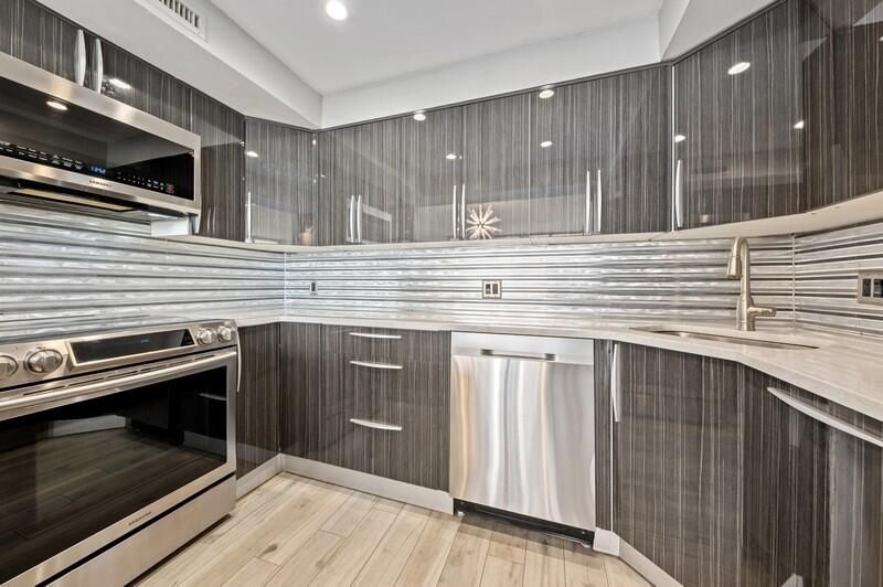 For Sale: $589,000 (2 beds, 2 baths, 1100 Square Feet)