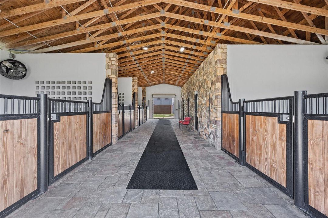 Vendido Recientemente: $1,750,000 (5 camas, 3 baños, 3234 Pies cuadrados)