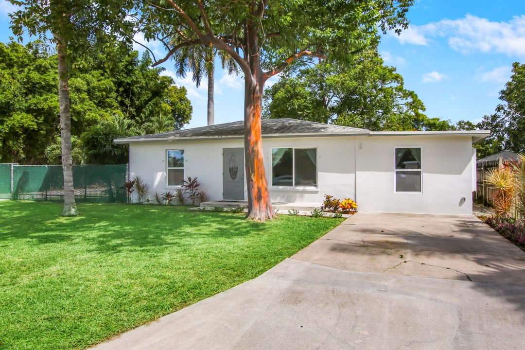 Недавно продано: $399,900 (3 спален, 2 ванн, 1512 Квадратных фут)