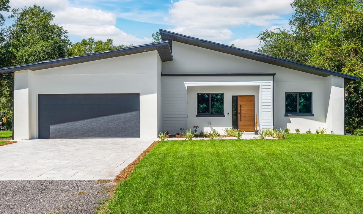 Recently Sold: $569,000 (3 beds, 2 baths, 1645 Square Feet)