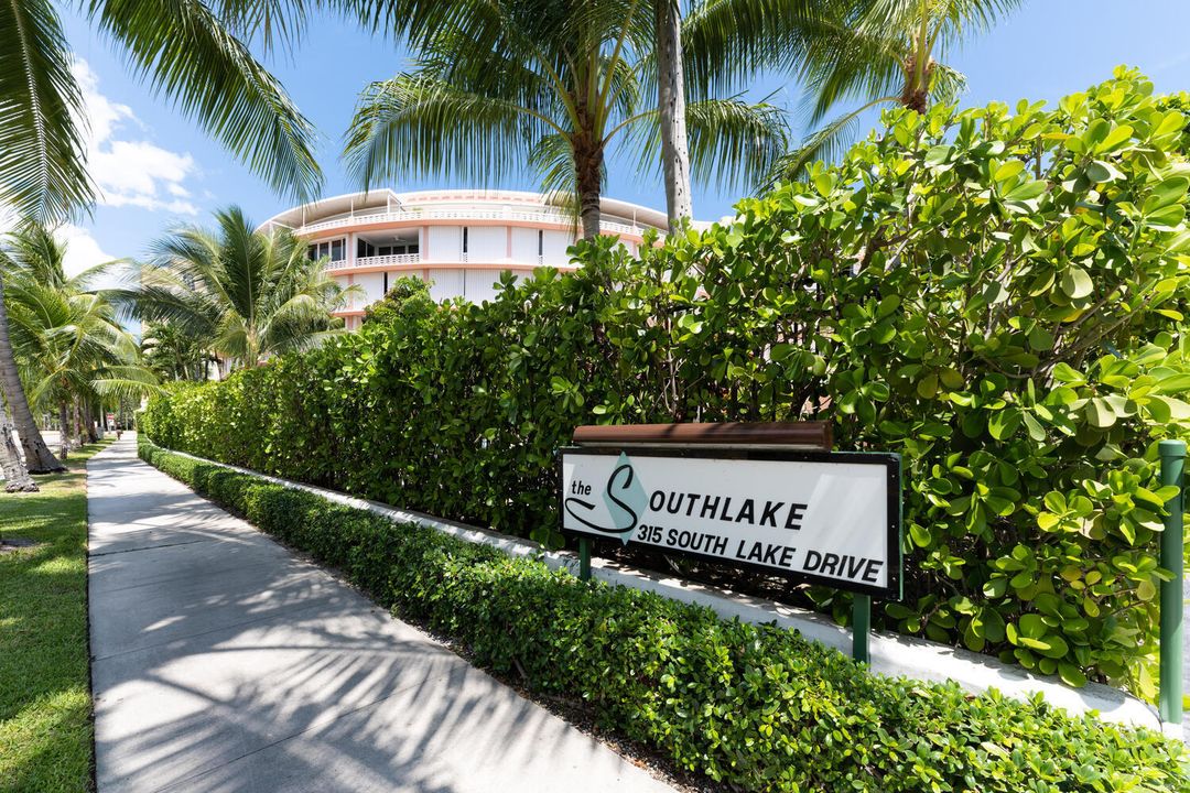Recently Sold: $10,500,000 (3 beds, 3 baths, 2705 Square Feet)
