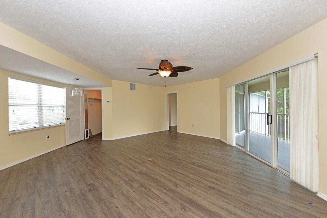 Active With Contract: $2,000 (2 beds, 2 baths, 1200 Square Feet)