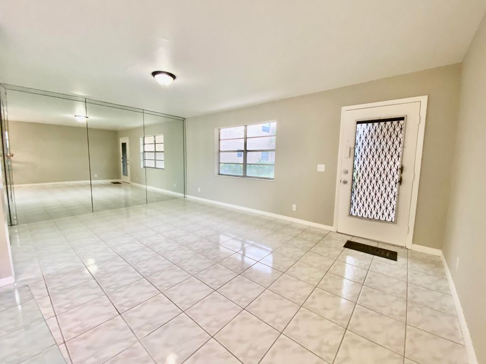 Recently Sold: $129,999 (1 beds, 1 baths, 760 Square Feet)