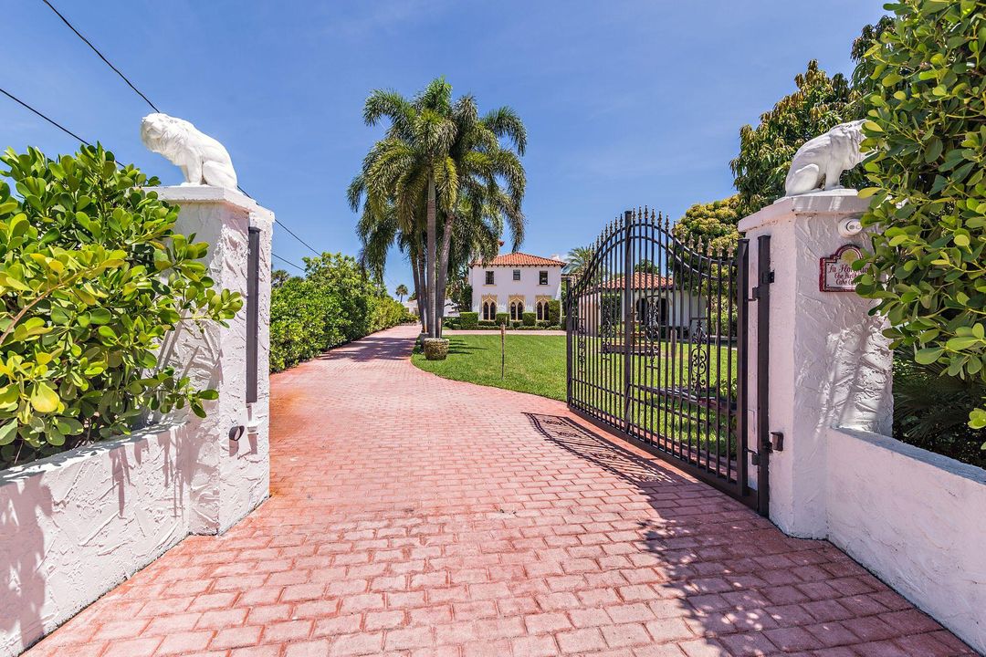 Недавно продано: $13,850,000 (5 спален, 4 ванн, 7074 Квадратных фут)