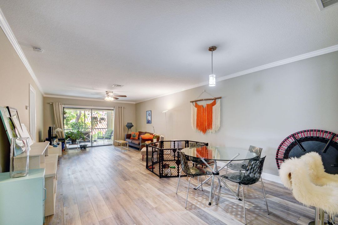 Recently Sold: $275,000 (2 beds, 2 baths, 1197 Square Feet)