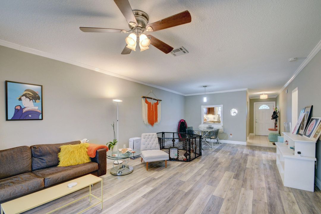 Recently Sold: $275,000 (2 beds, 2 baths, 1197 Square Feet)