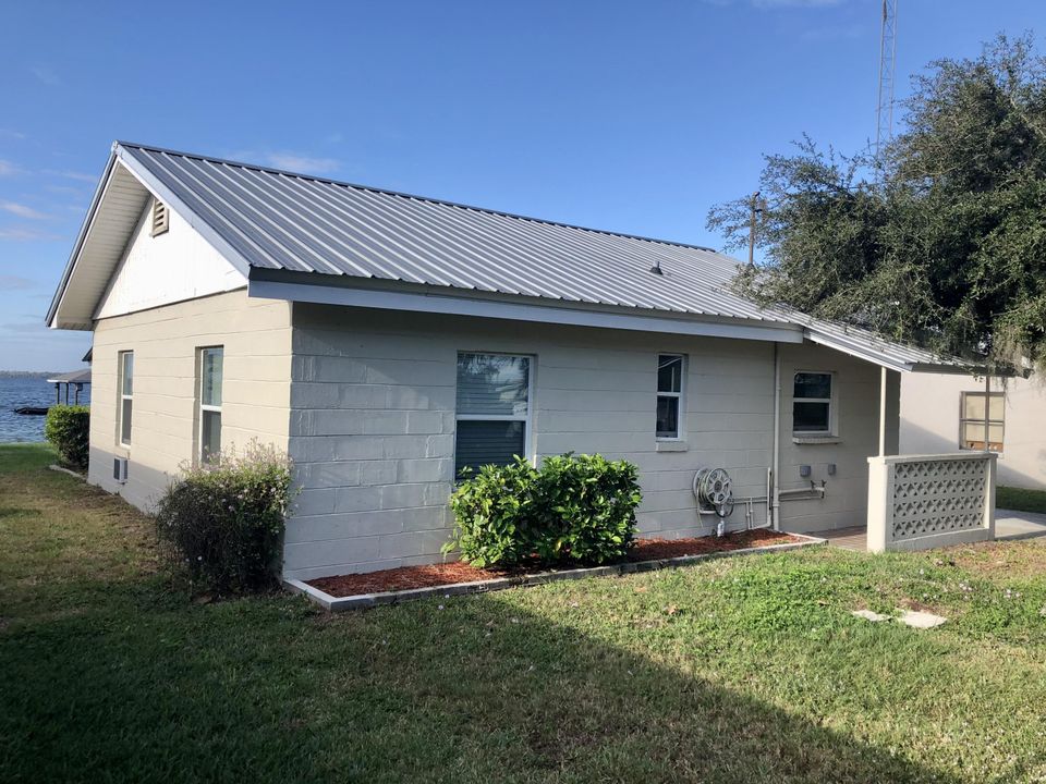 Recently Sold: $445,990 (2 beds, 1 baths, 889 Square Feet)