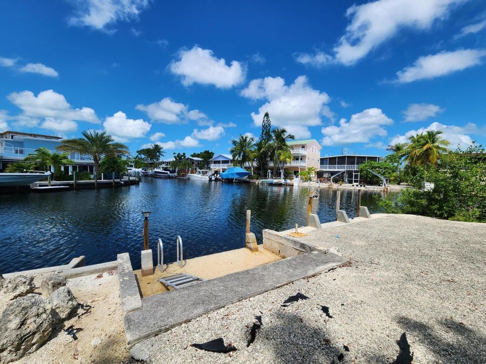 Recently Sold: $1,350,000 (2 beds, 2 baths, 988 Square Feet)