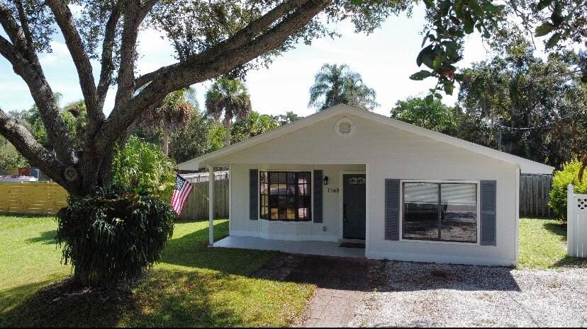 Recently Rented: $2,450 (3 beds, 1 baths, 1053 Square Feet)