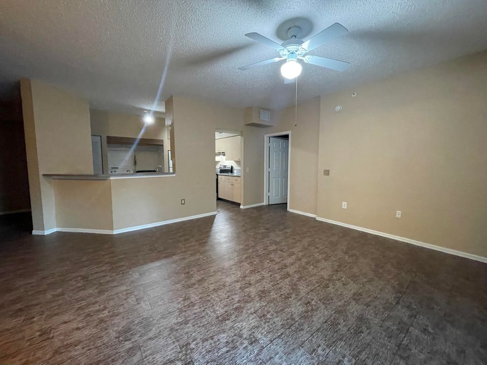 Recientemente alquilado: $2,000 (2 camas, 2 baños, 1215 Pies cuadrados)