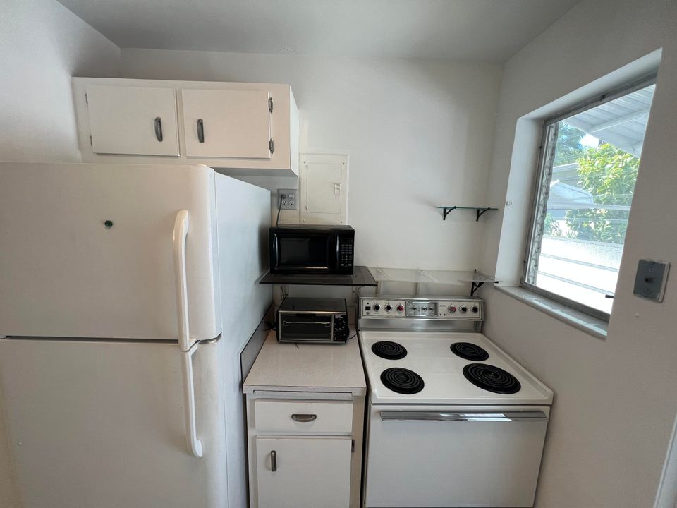 Recently Rented: $2,500 (2 beds, 1 baths, 1000 Square Feet)