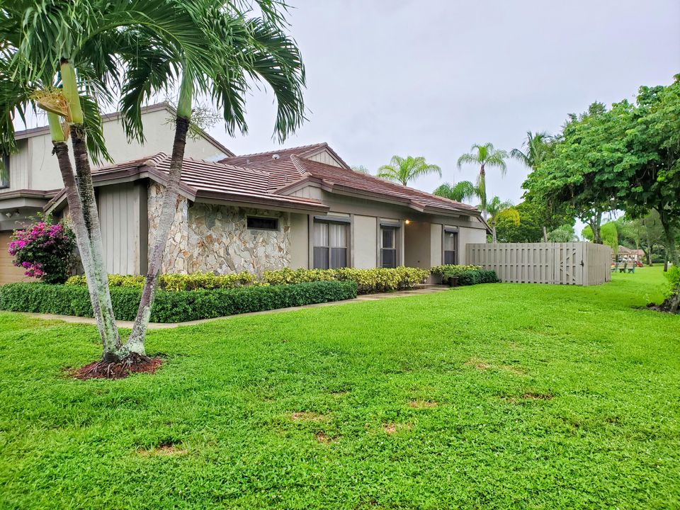 Active With Contract: $3,000 (3 beds, 2 baths, 1694 Square Feet)