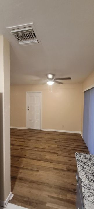 Recently Rented: $2,200 (3 beds, 1 baths, 984 Square Feet)