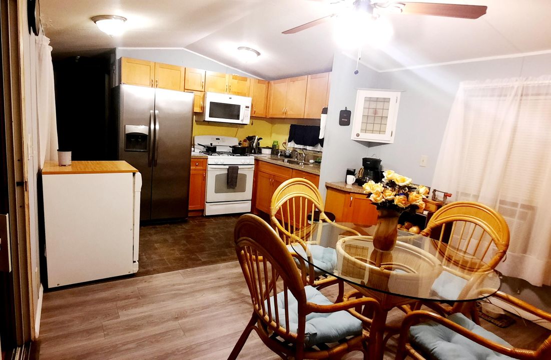 Recently Sold: $78,500 (2 beds, 1 baths, 945 Square Feet)