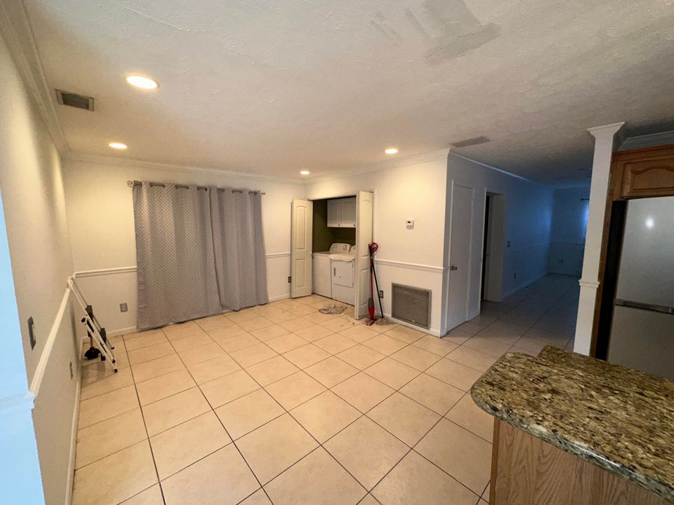 Active With Contract: $3,000 (3 beds, 1 baths, 1586 Square Feet)