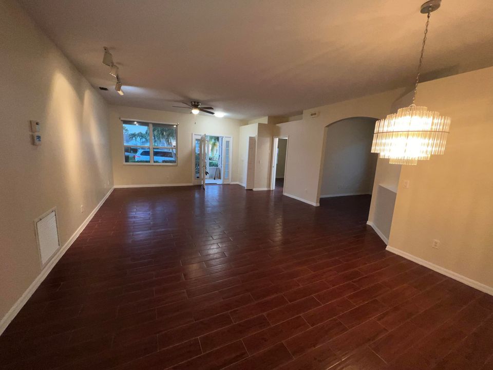 Recently Sold: $349,900 (2 beds, 2 baths, 1831 Square Feet)