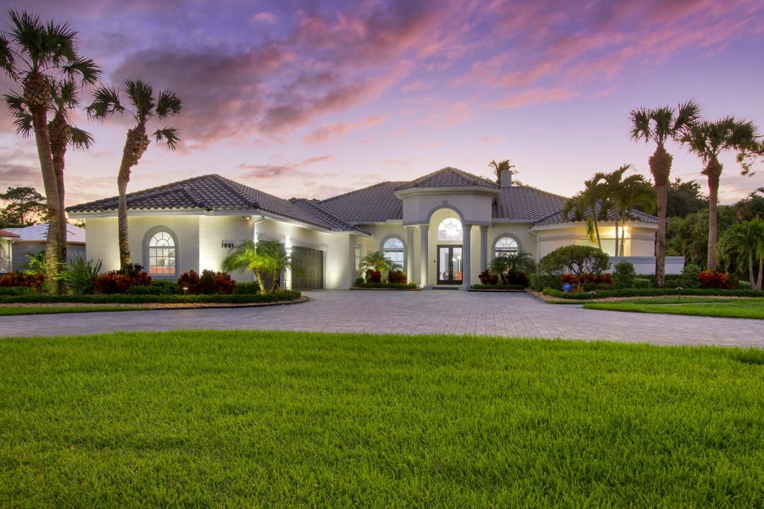 Недавно продано: $1,995,000 (5 спален, 3 ванн, 4025 Квадратных фут)