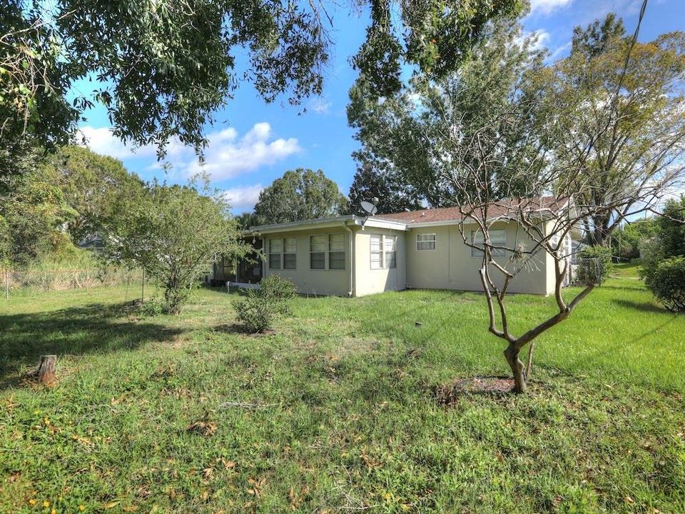 Recently Sold: $230,000 (3 beds, 2 baths, 1110 Square Feet)